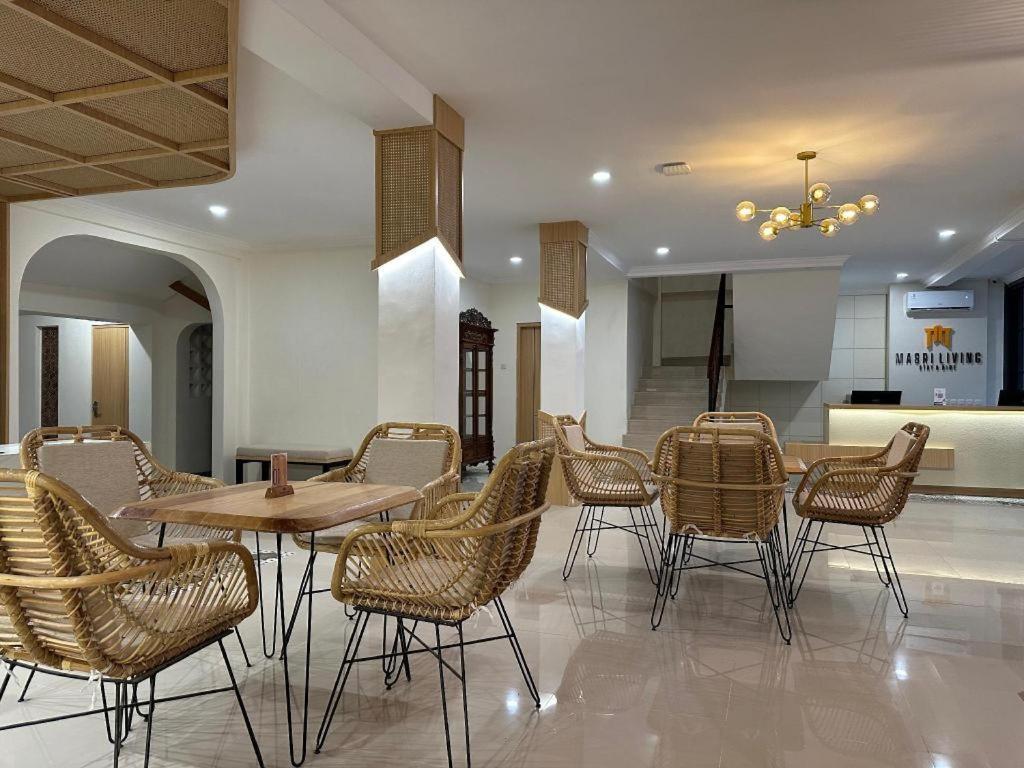 Masri Living By Daphna International Hotel Yogyakarta Exterior photo